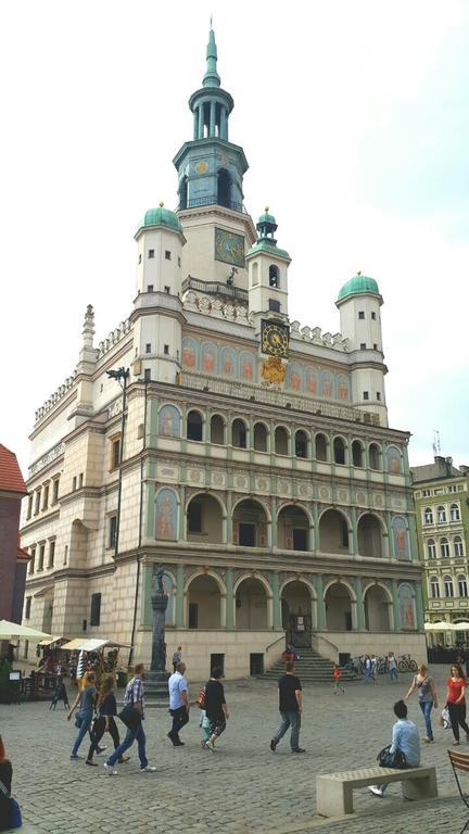 Bluegrayorange Apartman Poznań Kültér fotó